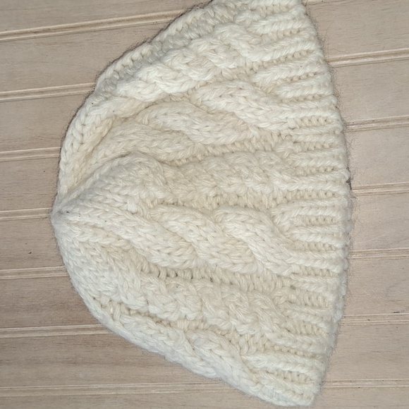 The North Face Girls Medium Cable Knit Cream Wool Blend Fleece Inside Winter Hat - Picture 5 of 6